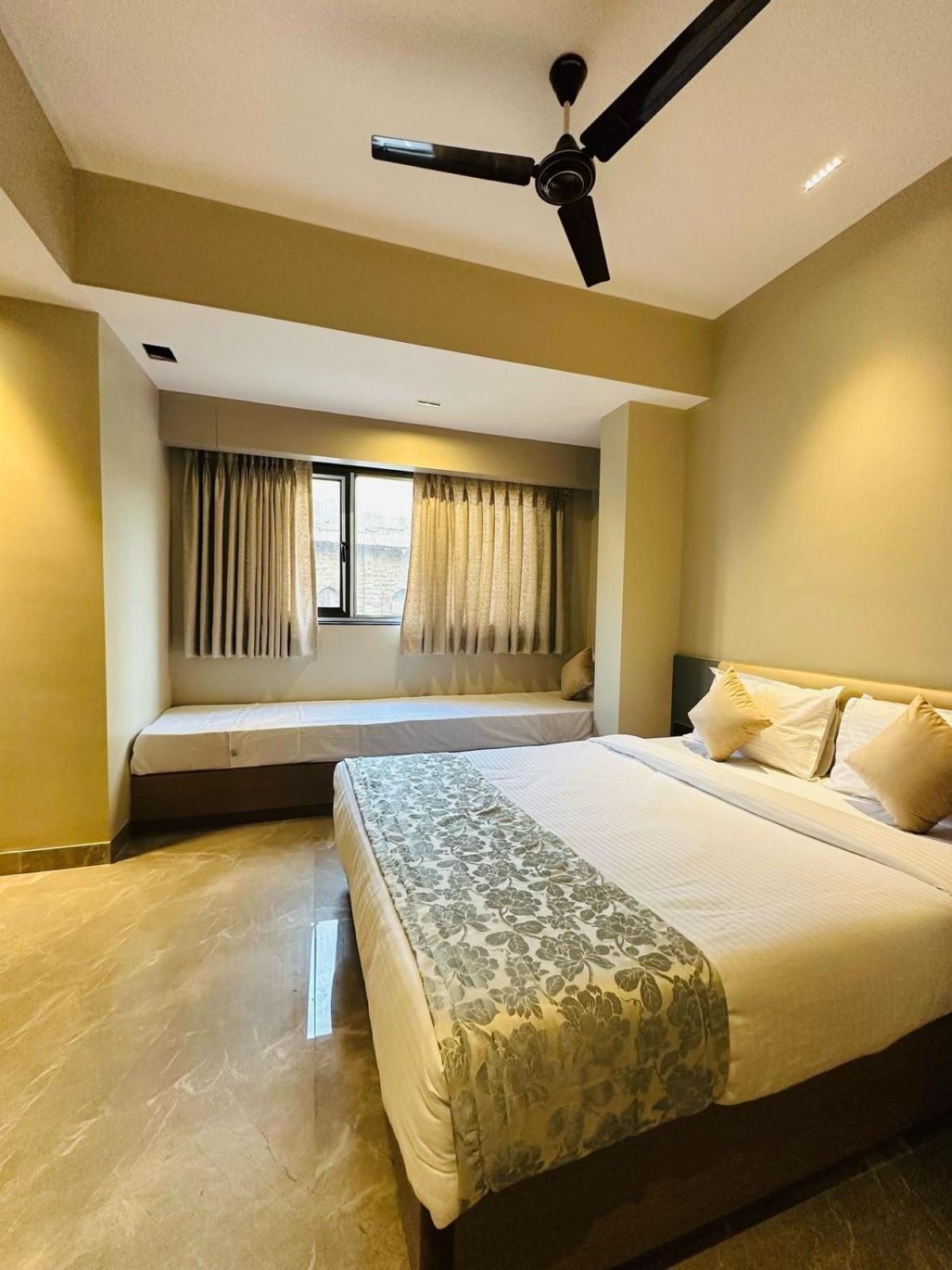 The Falcon Inn Mumbai Exterior photo