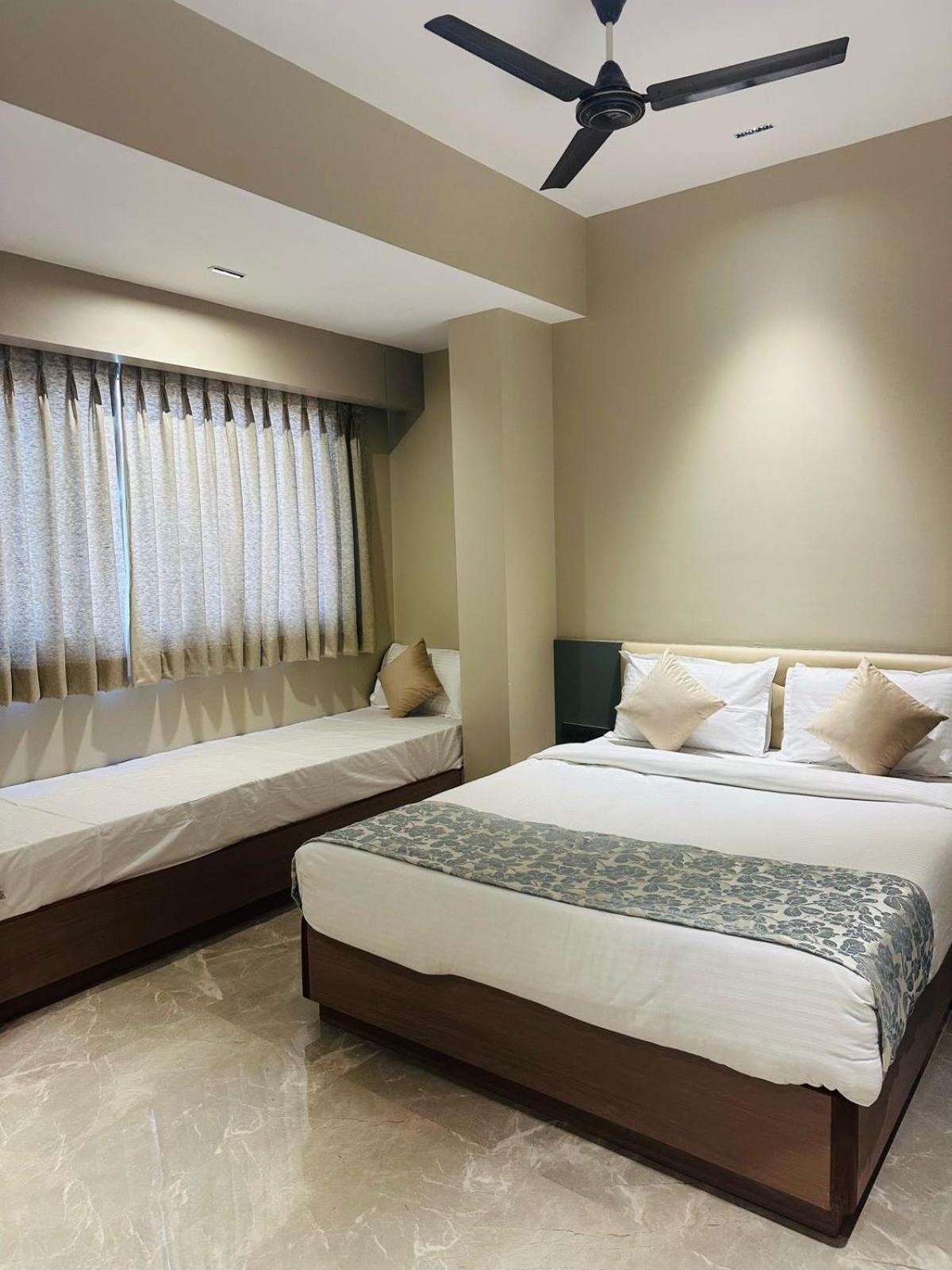 The Falcon Inn Mumbai Exterior photo